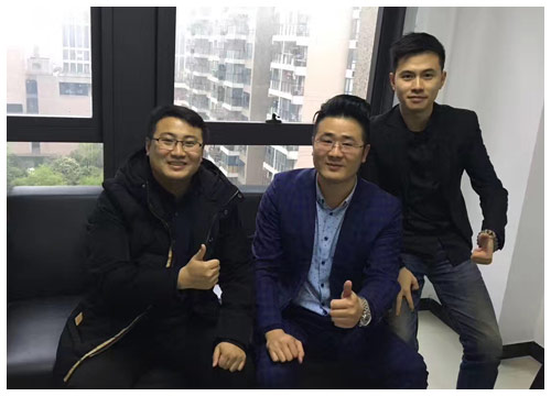 工艺品收藏集团公司老总来访海拔达成合作